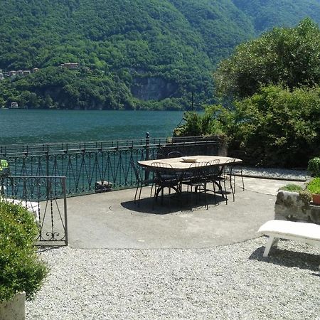 House On The Lake Shore Of Laglio Eksteriør billede